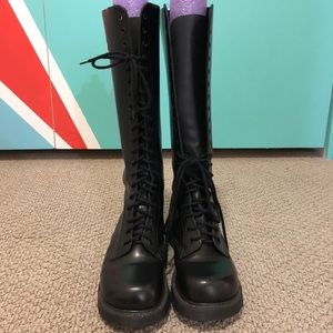 Doc Marten 20 Eyelet Boots